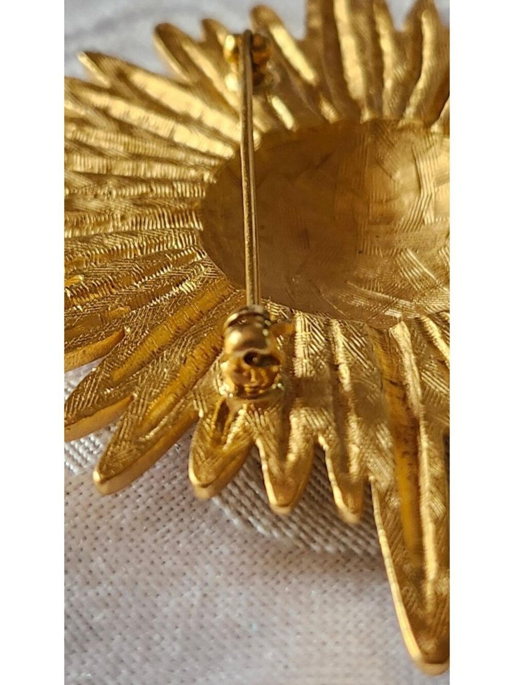 Vintage Gold Tone Sunburst Brooch Pin Radiant Design Celestial Retro Jewelry Acc - Picture 4 of 6